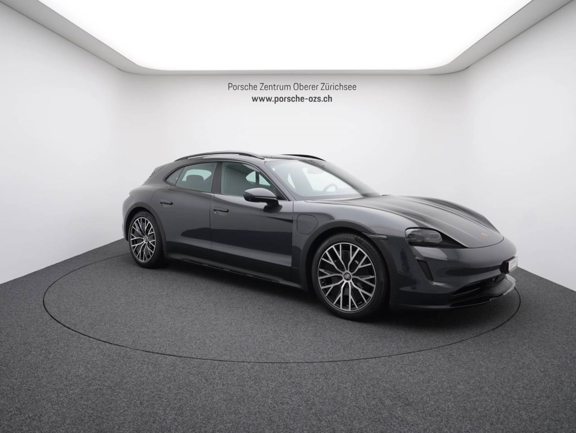 PORSCHE Taycan 4 Cross Turismo-image-8