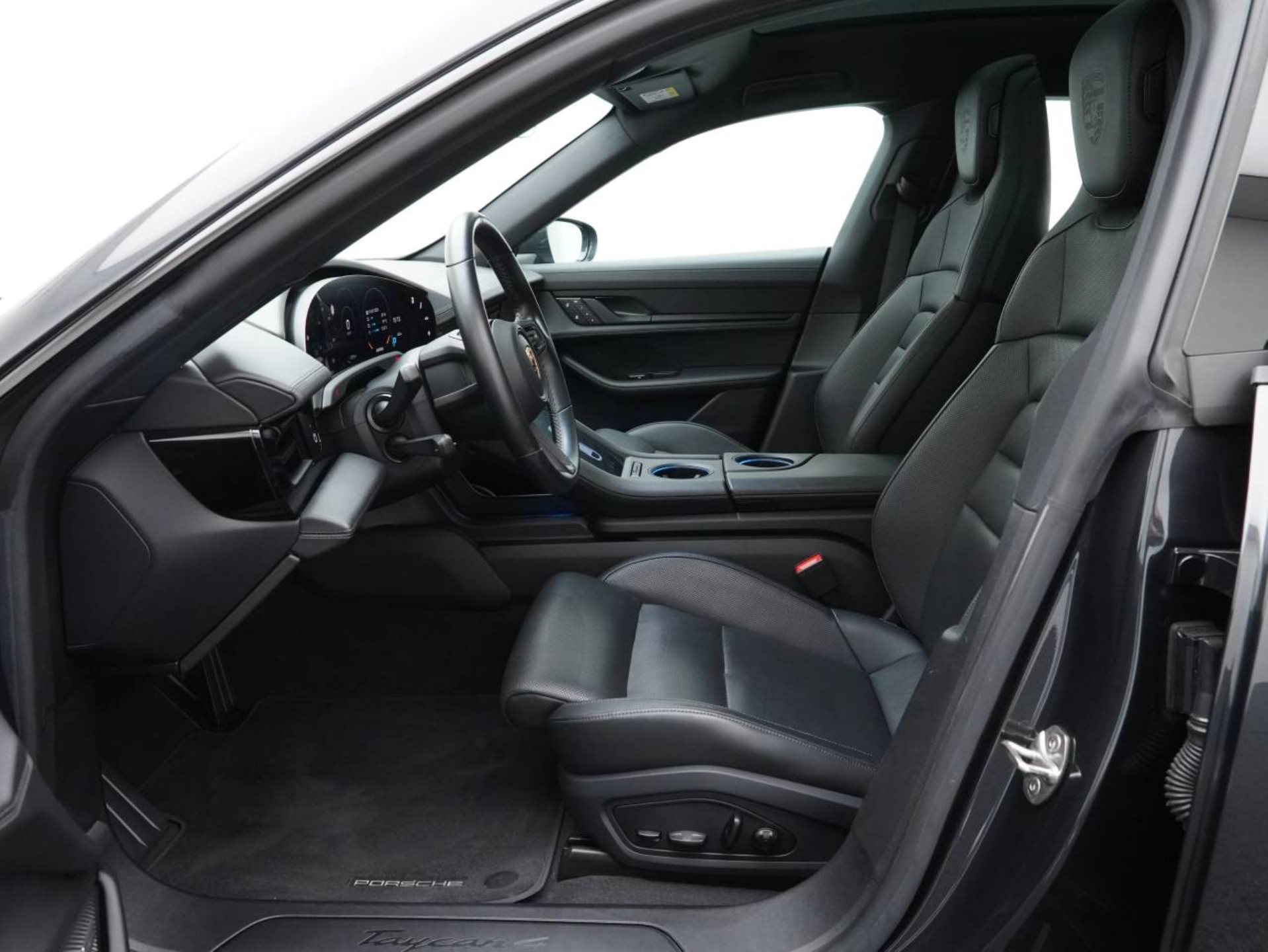 PORSCHE Taycan 4 Cross Turismo-image-4