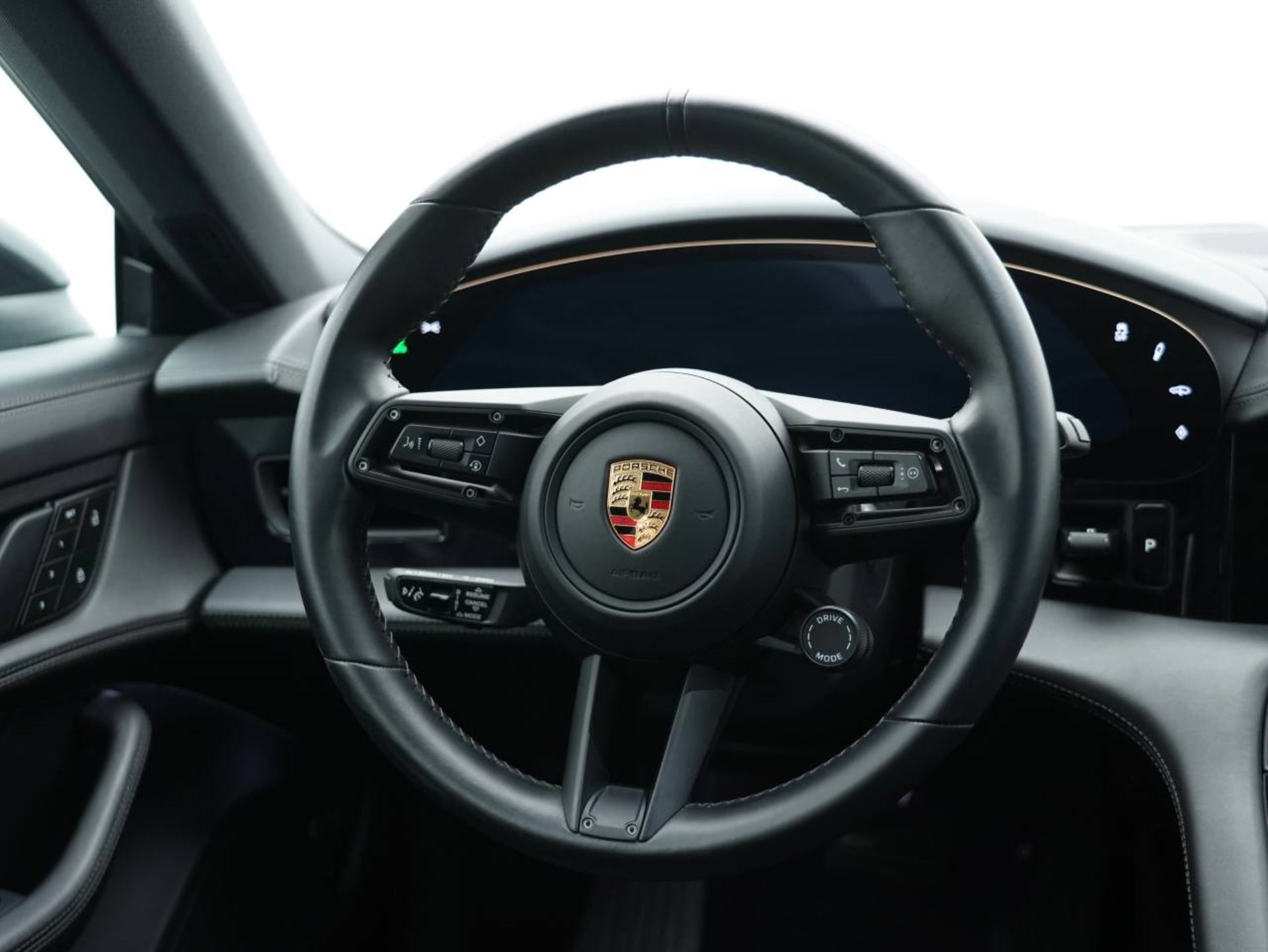 PORSCHE Taycan 4 Cross Turismo-image-15
