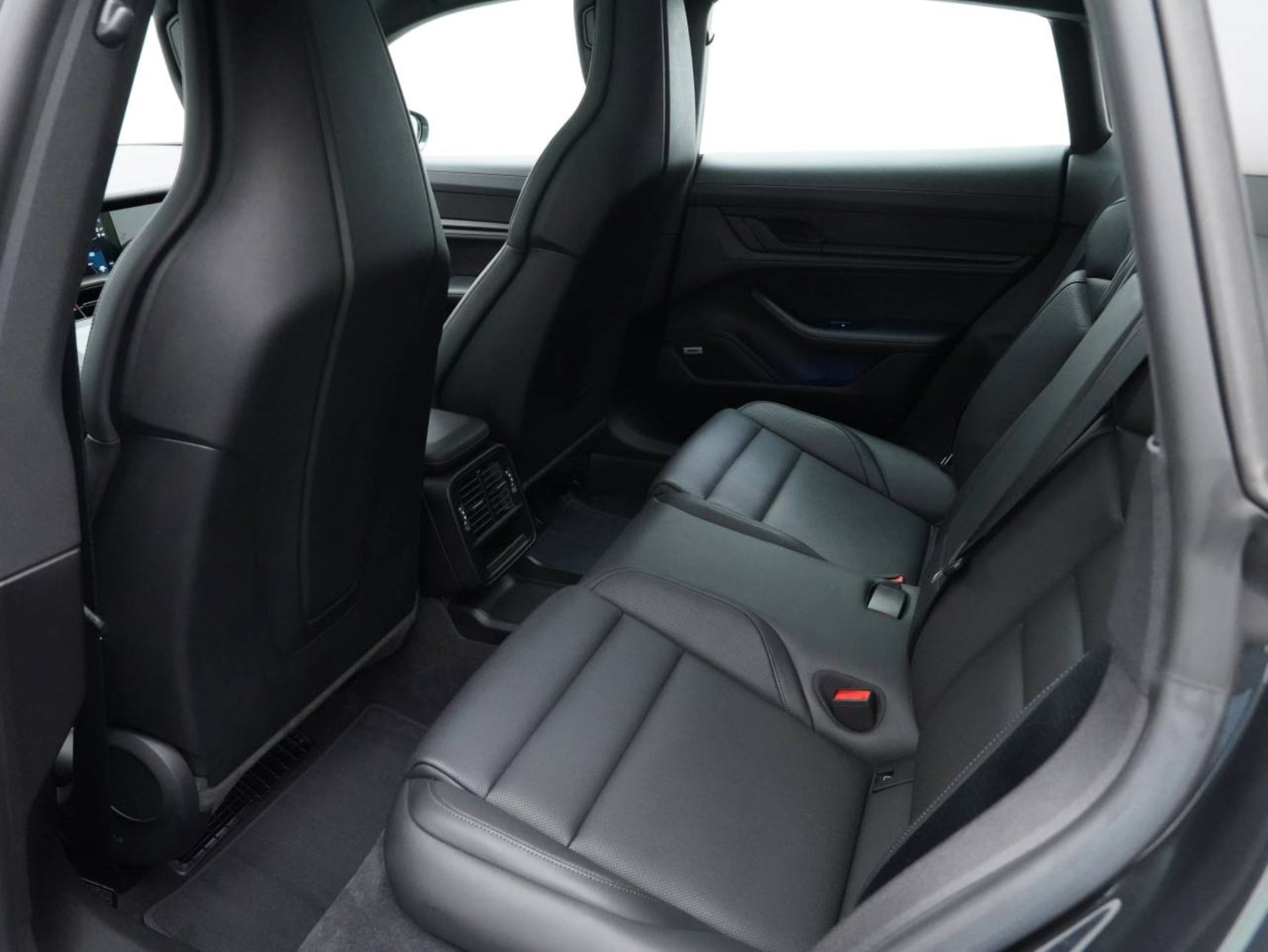 PORSCHE Taycan 4 Cross Turismo-image-28