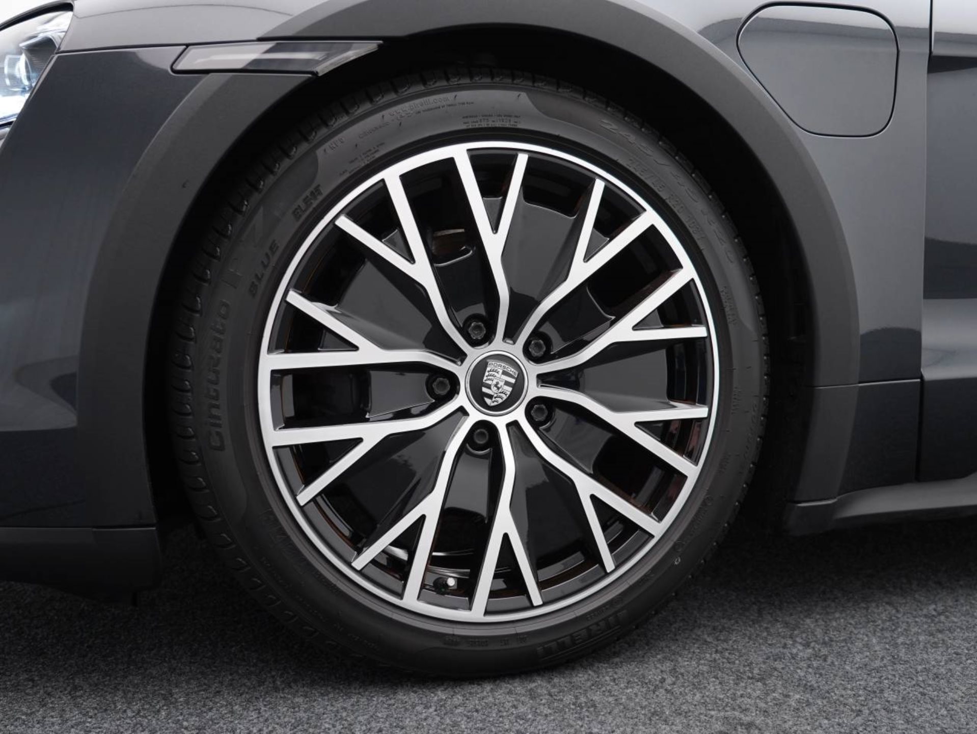 PORSCHE Taycan 4 Cross Turismo-image-10