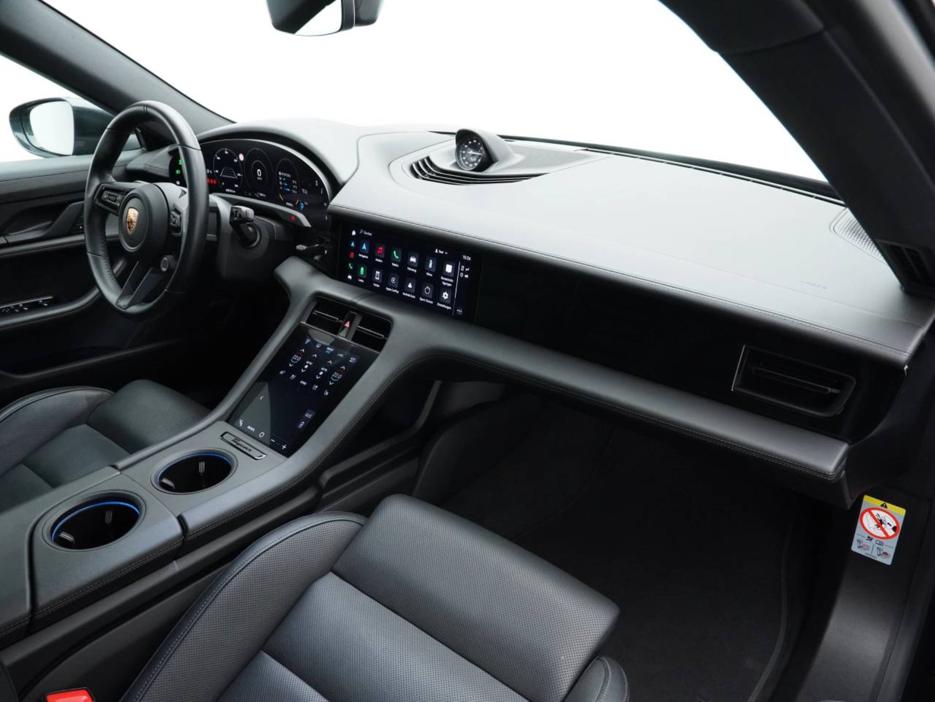 PORSCHE Taycan 4 Cross Turismo-image-24