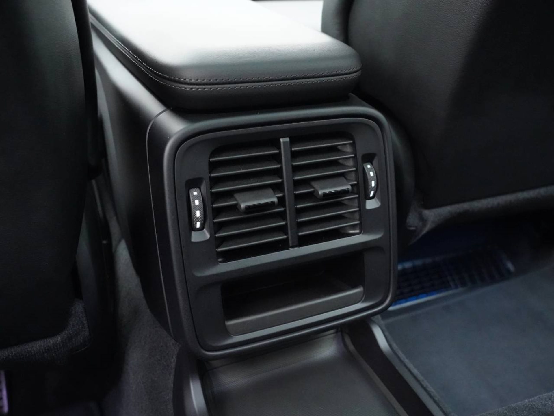 PORSCHE Taycan 4 Cross Turismo-image-29