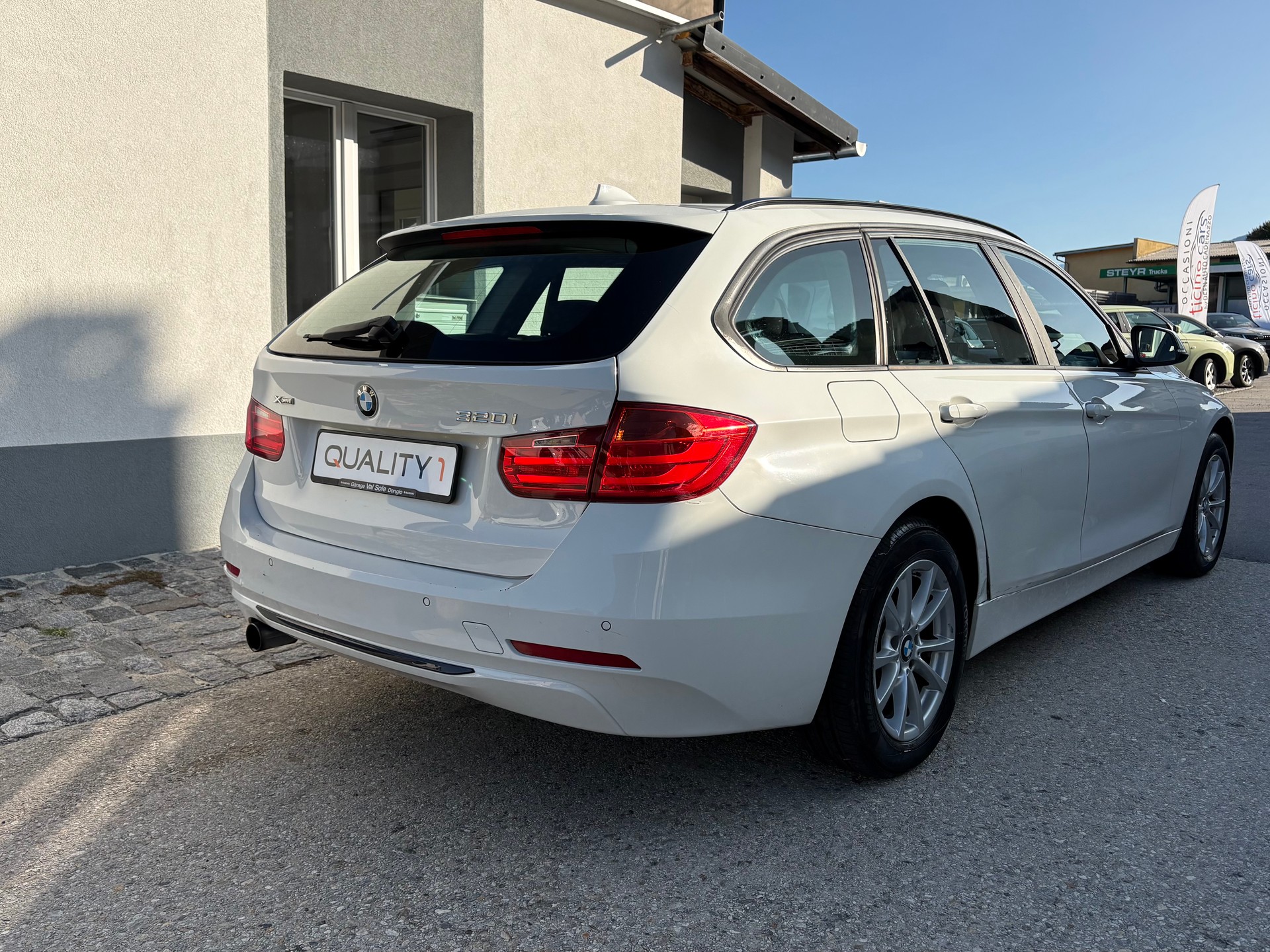 BMW 320i xDrive Touring Modern Line-image-3