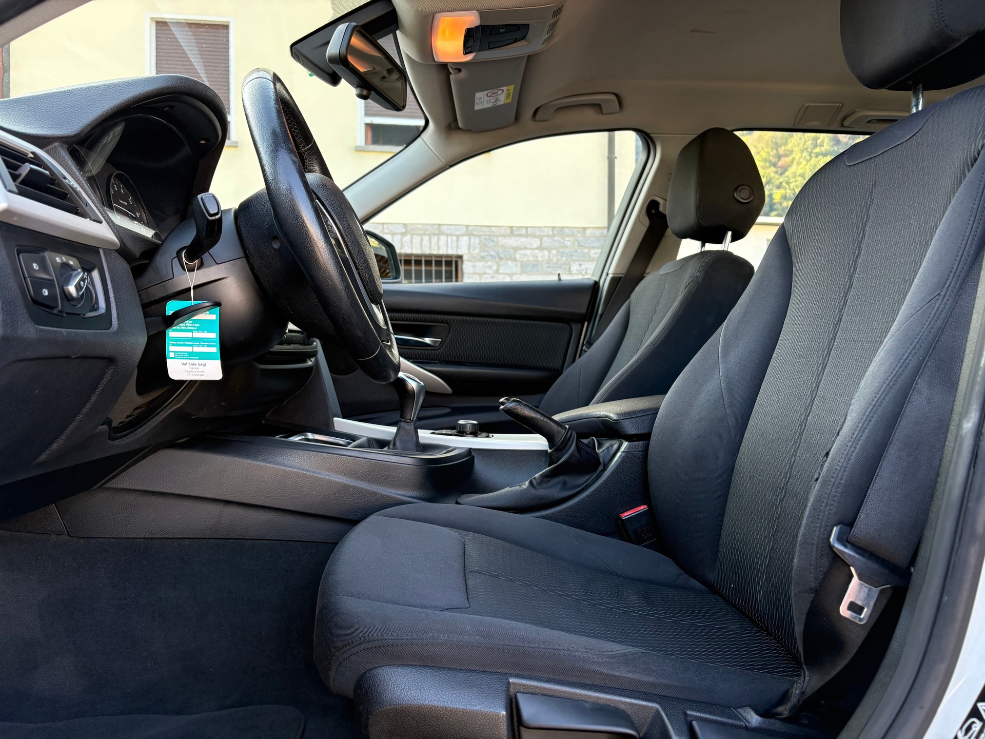 BMW 320i xDrive Touring Modern Line-image-8