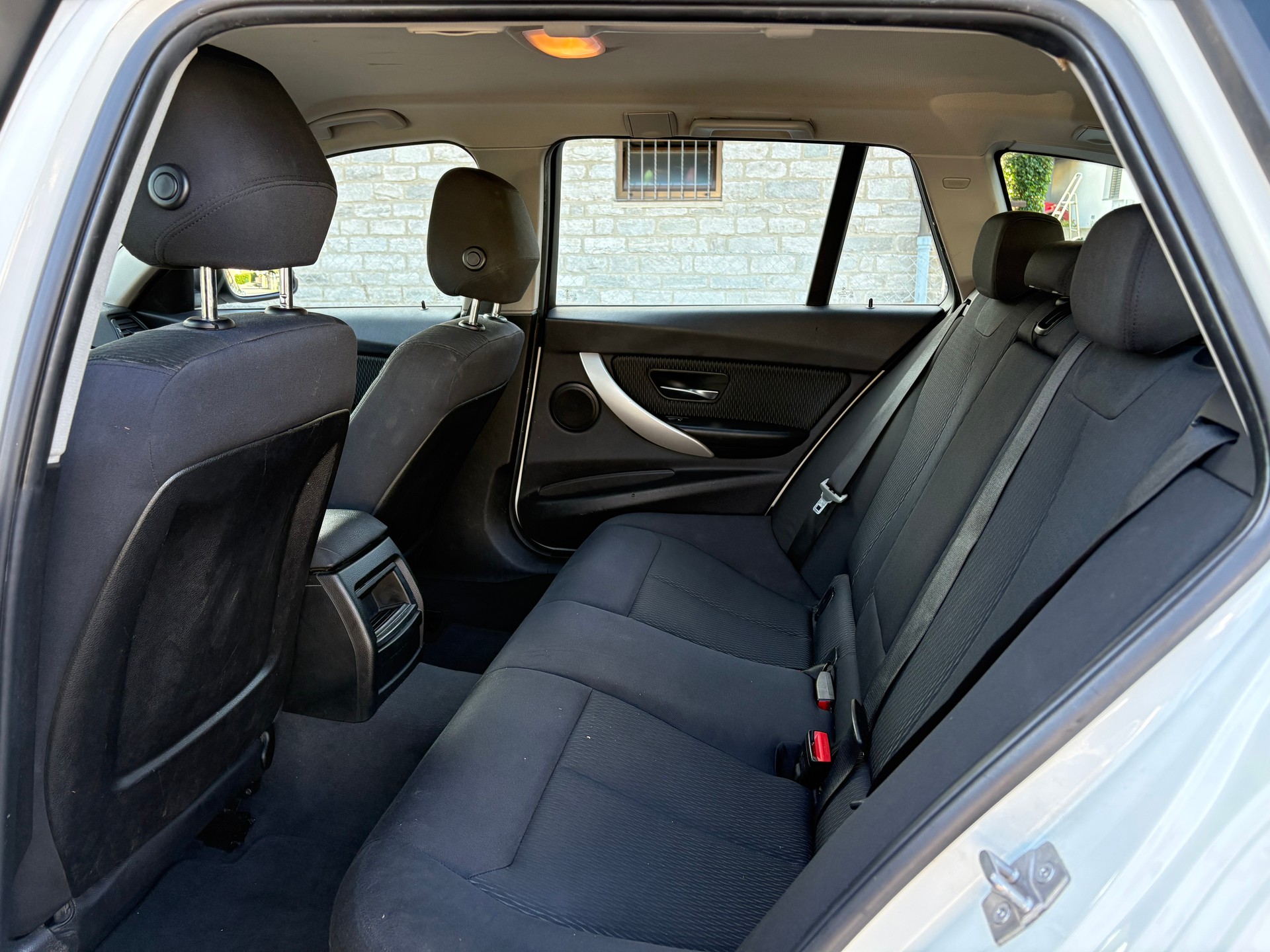 BMW 320i xDrive Touring Modern Line-image-10