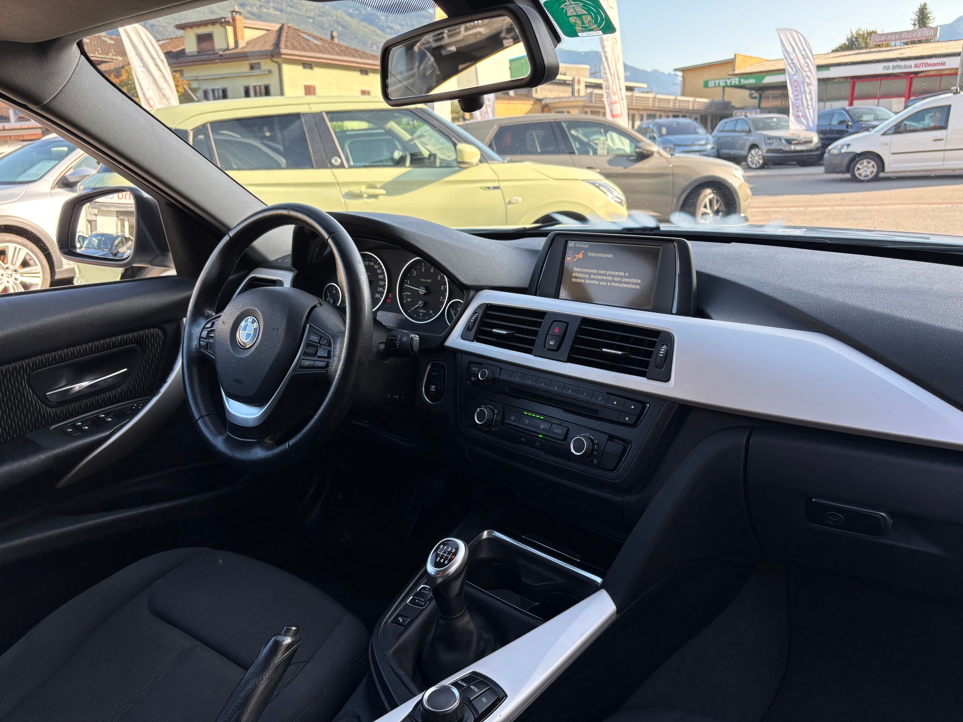 BMW 320i xDrive Touring Modern Line-image-7