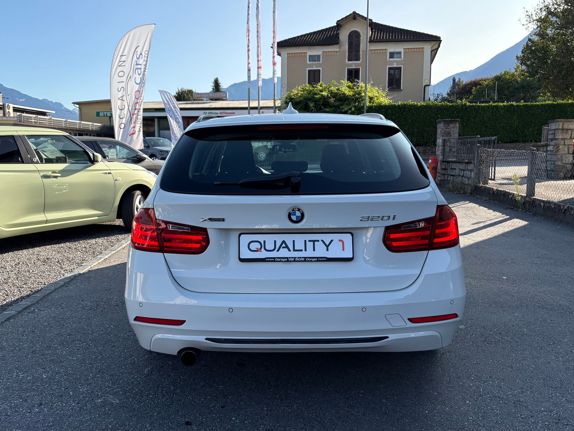 BMW 320i xDrive Touring Modern Line-image-5