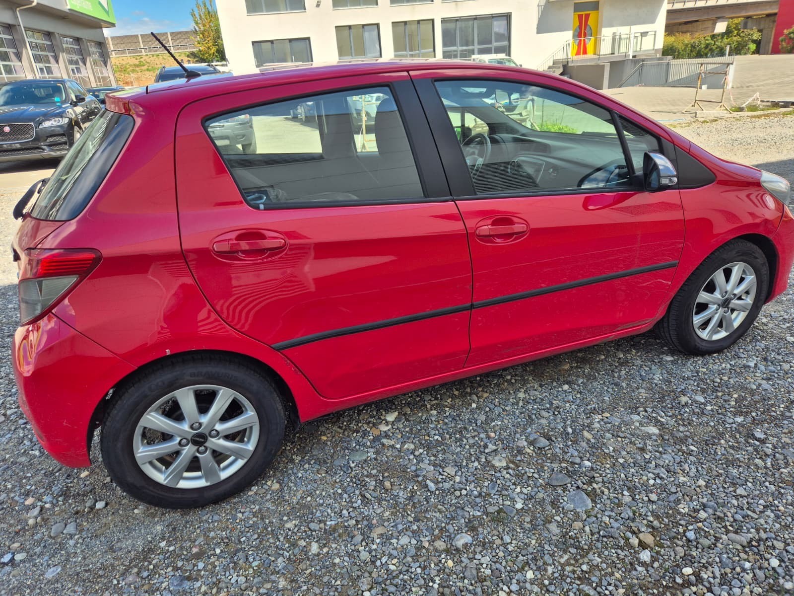 TOYOTA Yaris 1.33 Luna-image-4