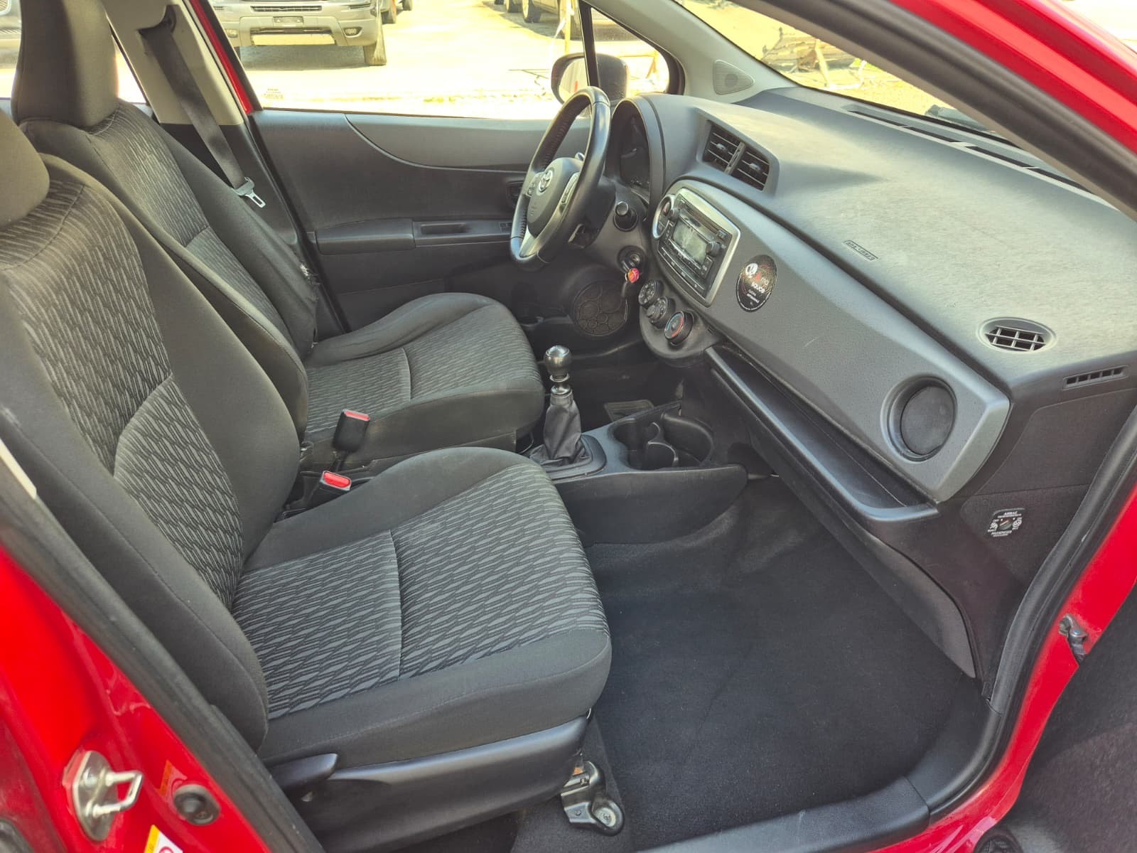 TOYOTA Yaris 1.33 Luna-image-7