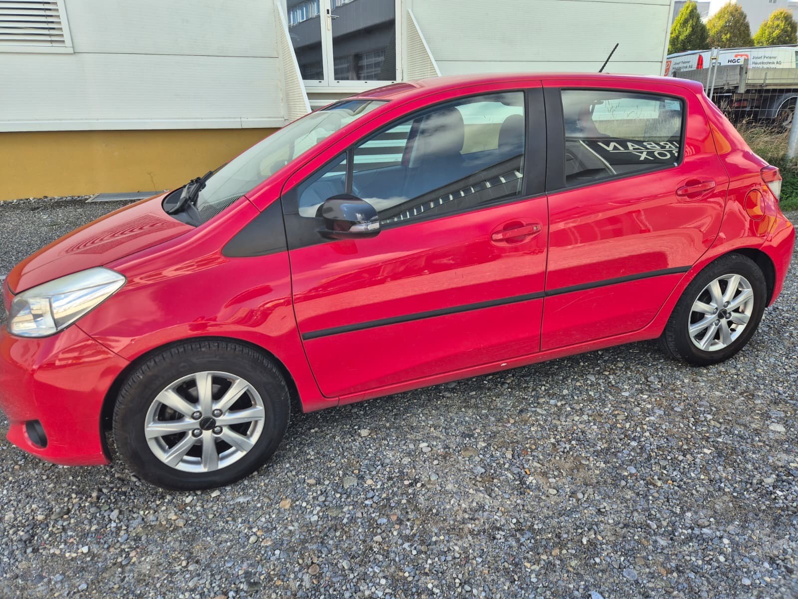 TOYOTA Yaris 1.33 Luna-image-2