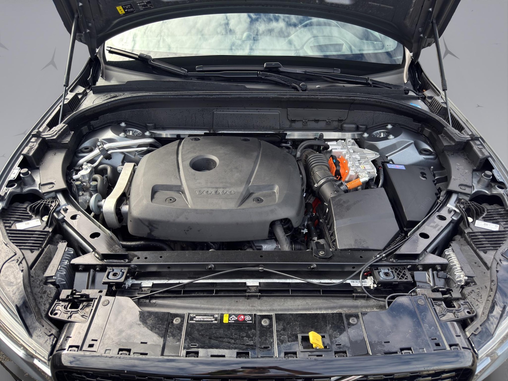 VOLVO XC60 2.0 T8 TE R-Design eAWD-image-18
