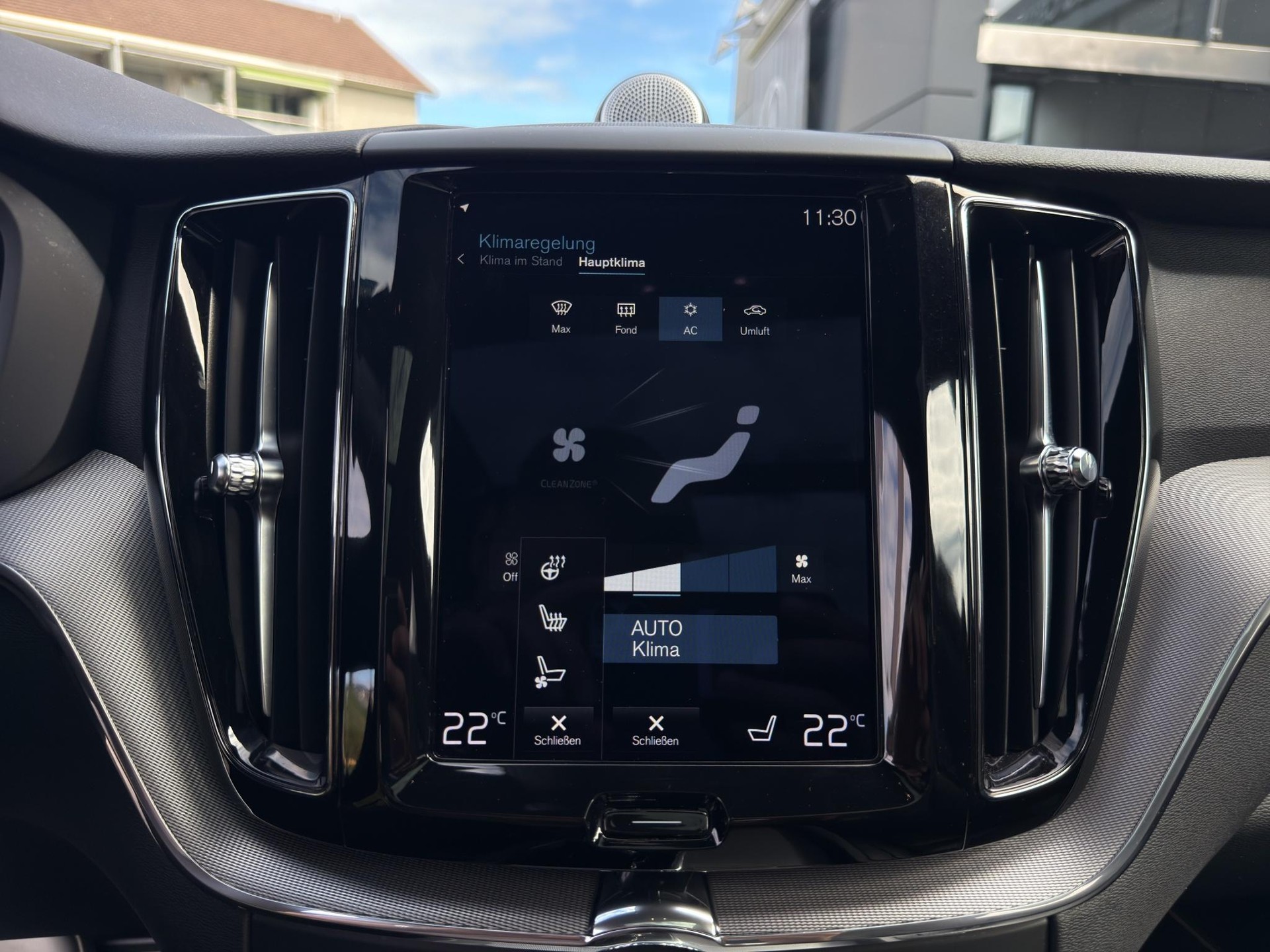 VOLVO XC60 2.0 T8 TE R-Design eAWD-image-23