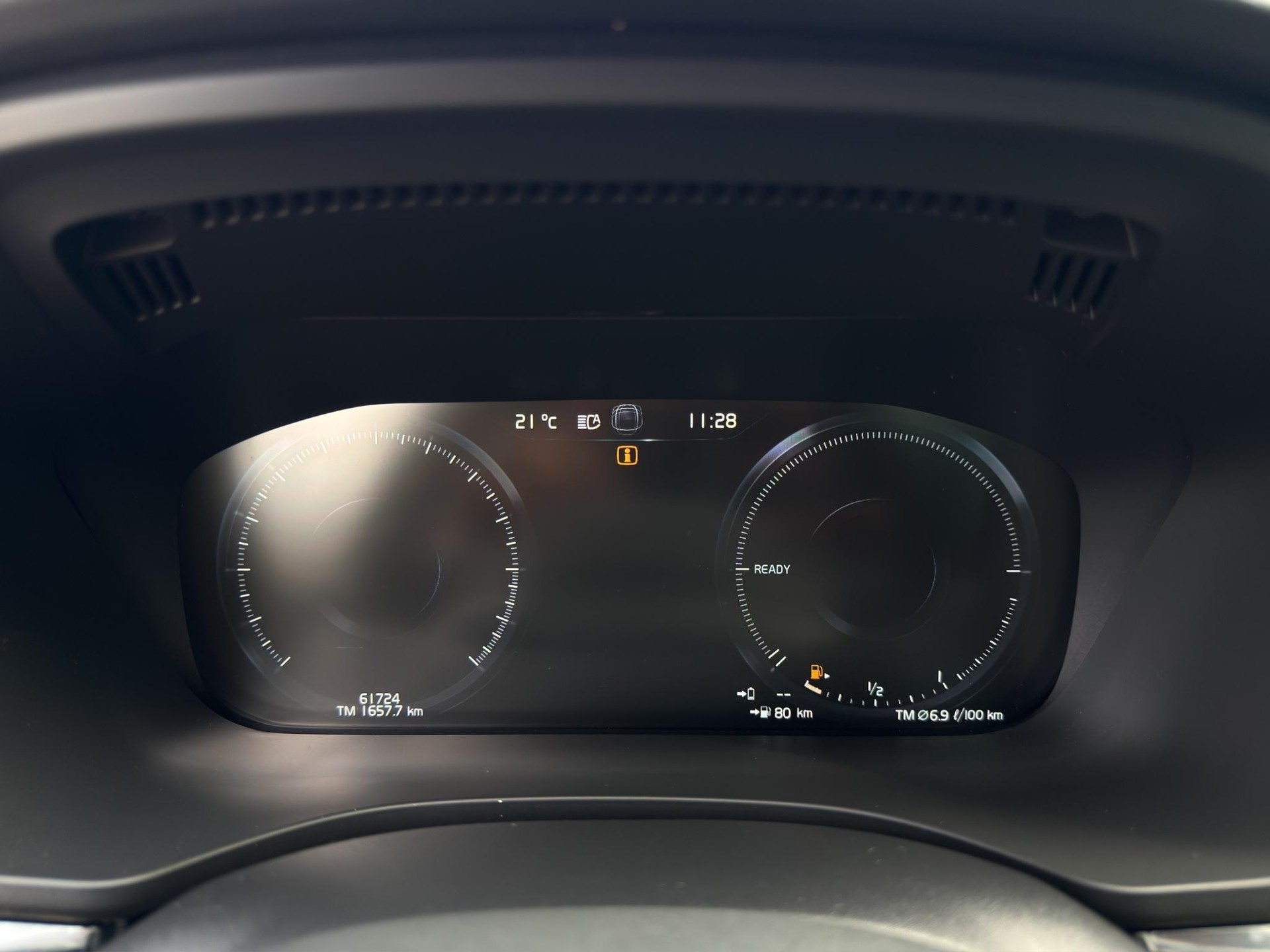 VOLVO XC60 2.0 T8 TE R-Design eAWD-image-10