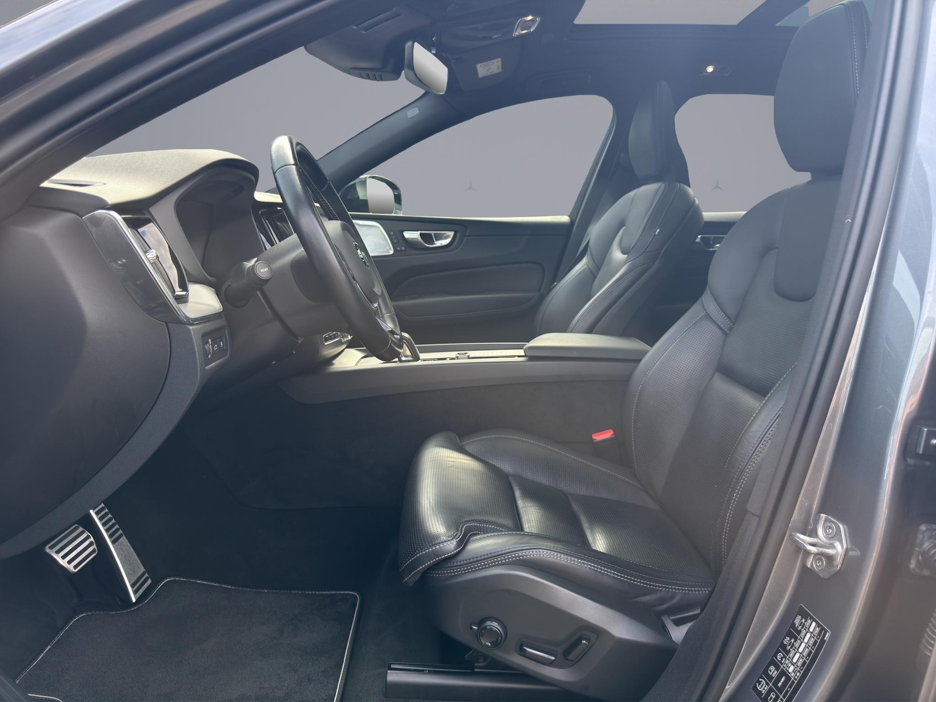 VOLVO XC60 2.0 T8 TE R-Design eAWD-image-8