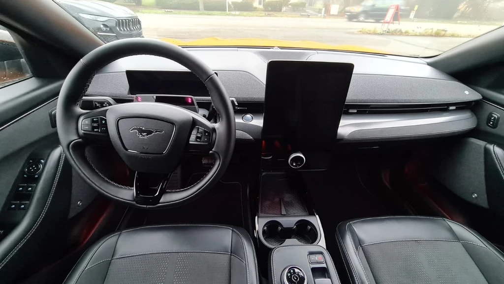 FORD MUSTANG MACH-E GT AWD ** NP 82'600.– ** SOH 96,0% ** Panorama ** 360° ** B&O ** Matrix **-image-10