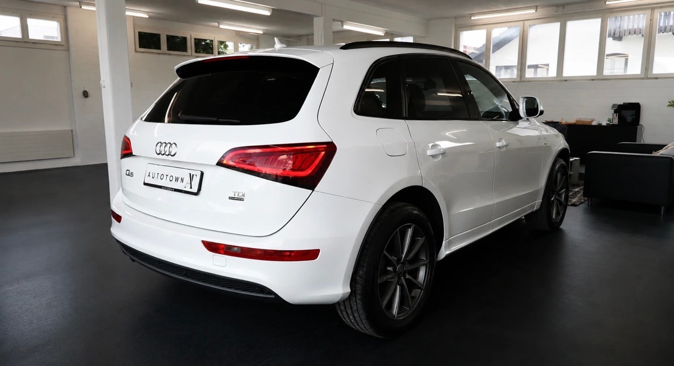 AUDI Q5 2.0 TDI quattro S-tronic-image-1