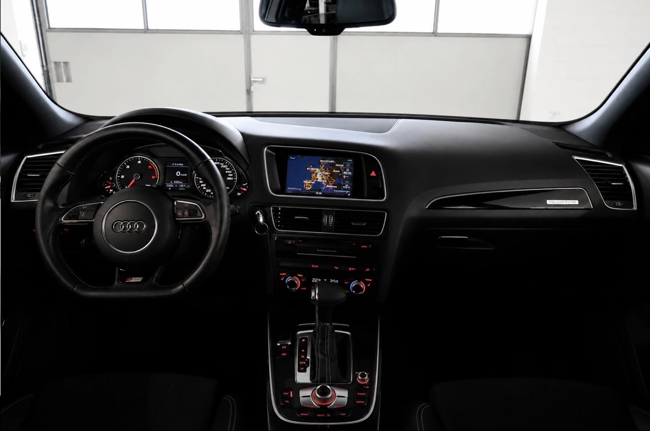 AUDI Q5 2.0 TDI quattro S-tronic-image-4