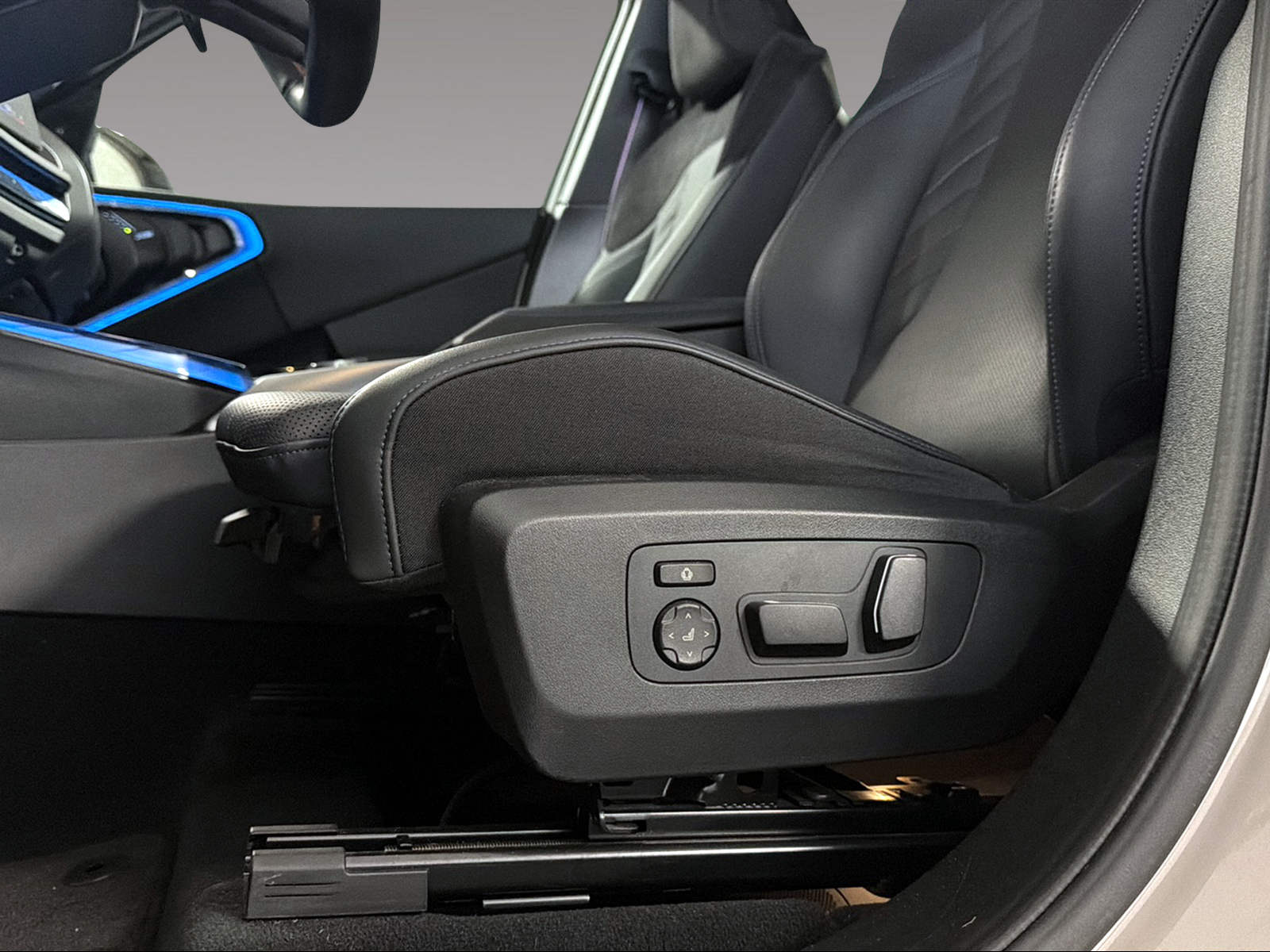 BMW M50i-image-10