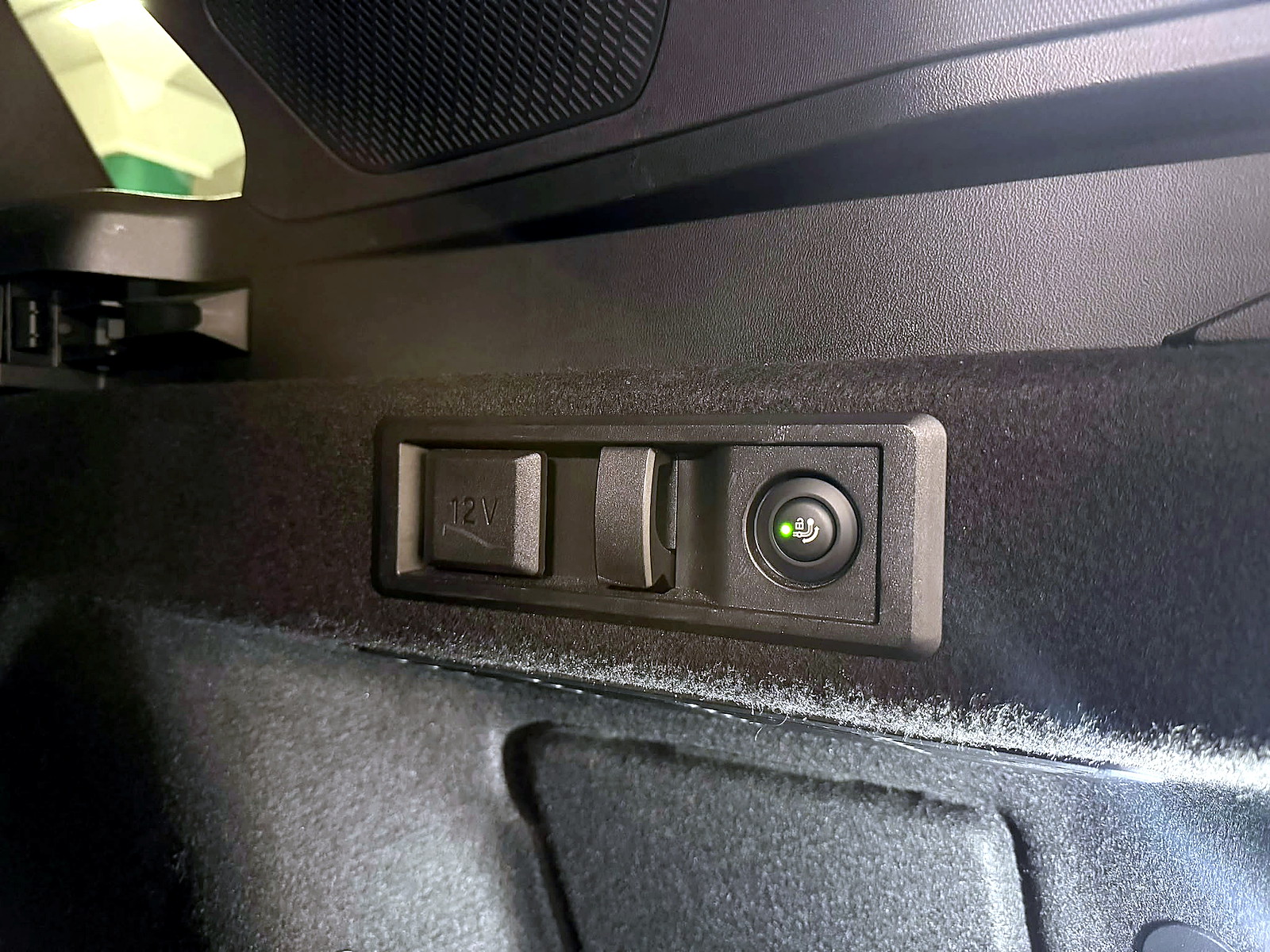 BMW M50i-image-7