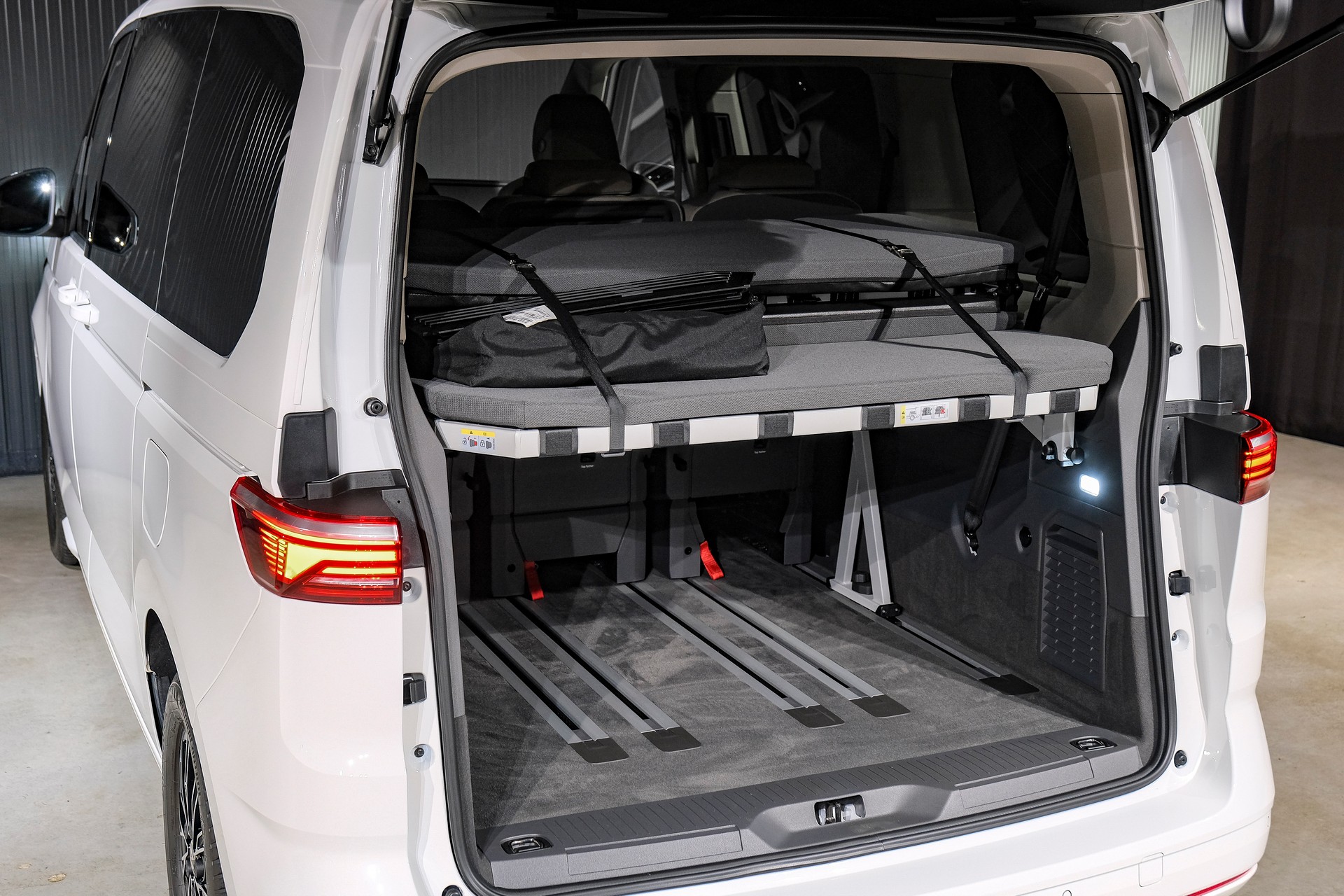 VW Multivan 2.0 TDI DSG "GUTE NACHT PAKET"-image-22