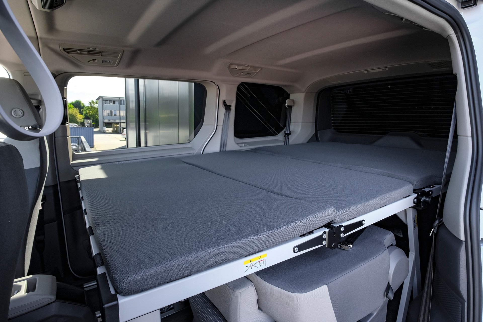 VW Multivan 2.0 TDI DSG "GUTE NACHT PAKET"-image-13