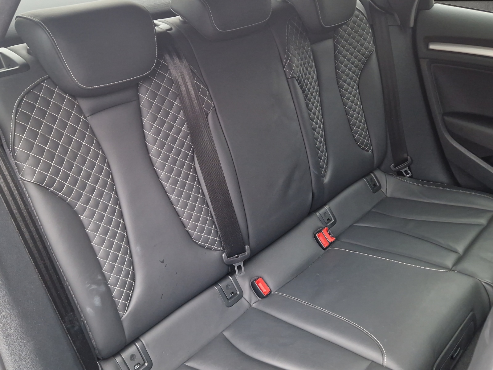 AUDI S3 Sportback 2.0 T FSI quattro S-Tronic-image-2