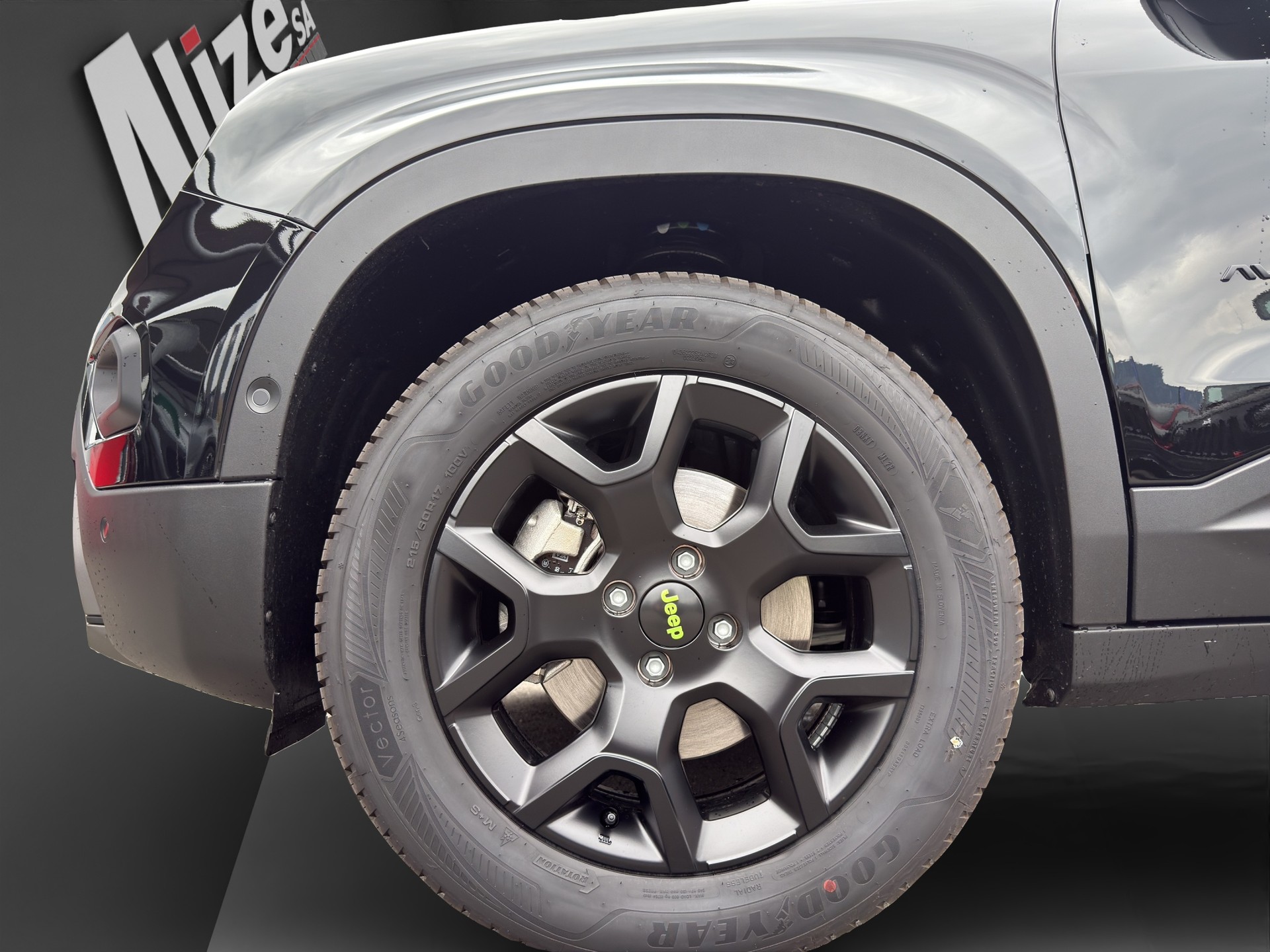 JEEP Avenger 1.2 Turbo MHEV Overland Leather 4xe-image-17