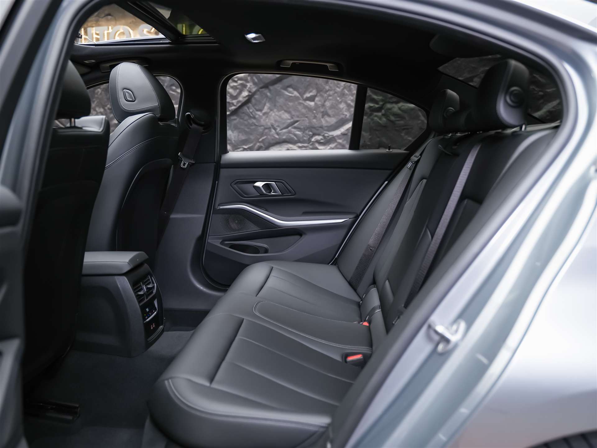 BMW 330d xDrive Steptronic M Sport Pro *Facelift*Werksgarantie*Panorama*Head-Up*AHK*-image-13