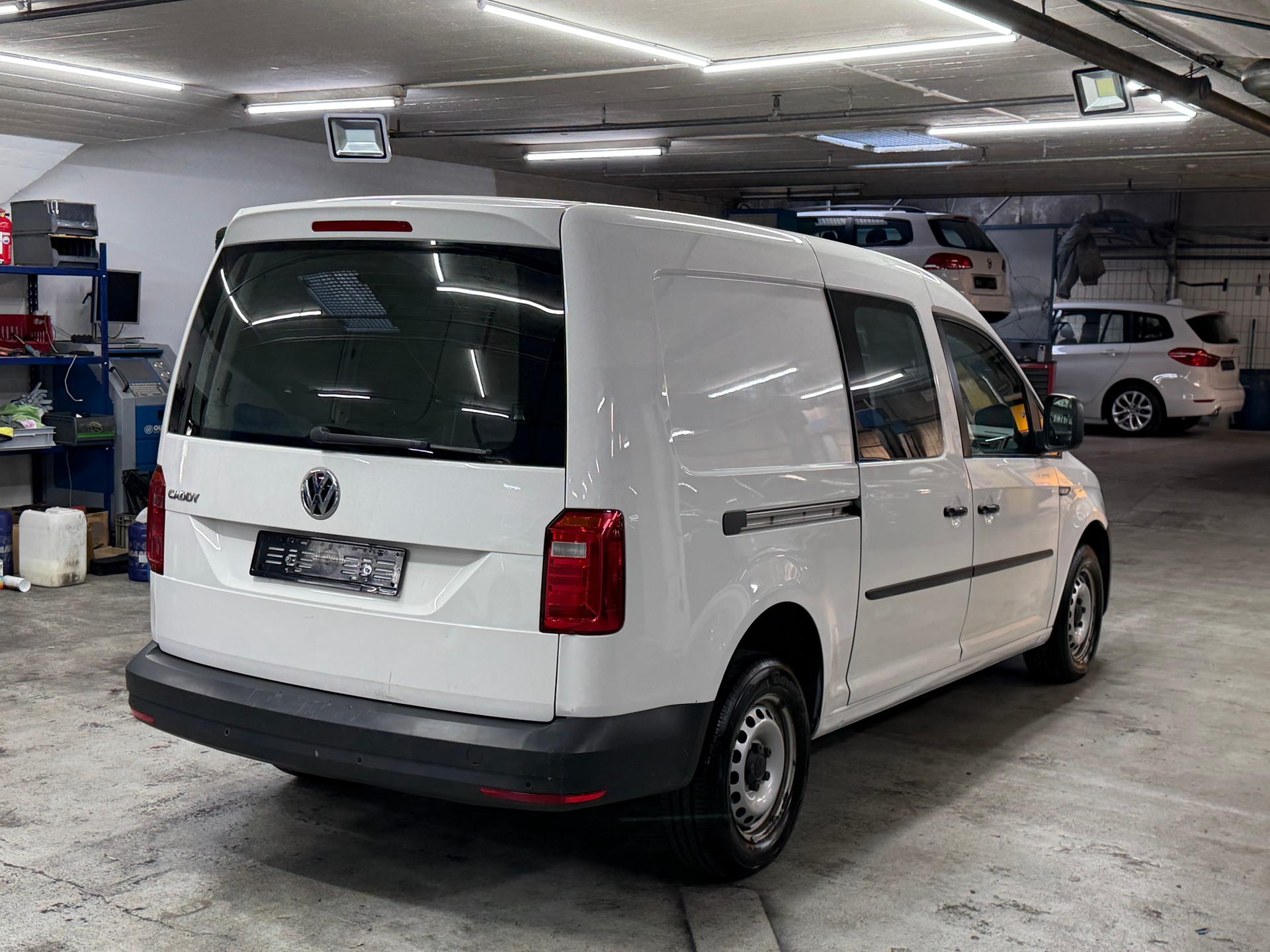 VW Caddy Maxi 2.0TDI BlueMotion Technology-image-4