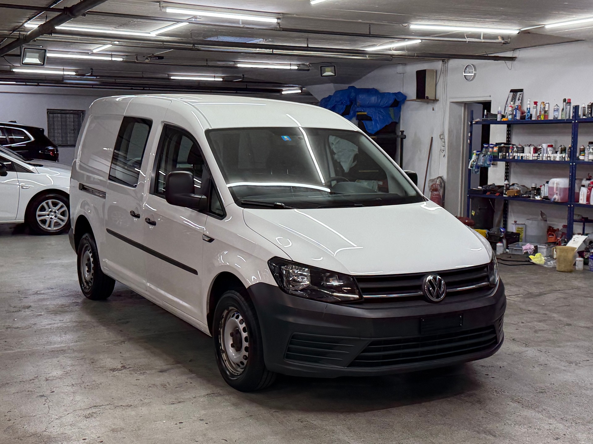 VW Caddy Maxi 2.0TDI BlueMotion Technology-image-0