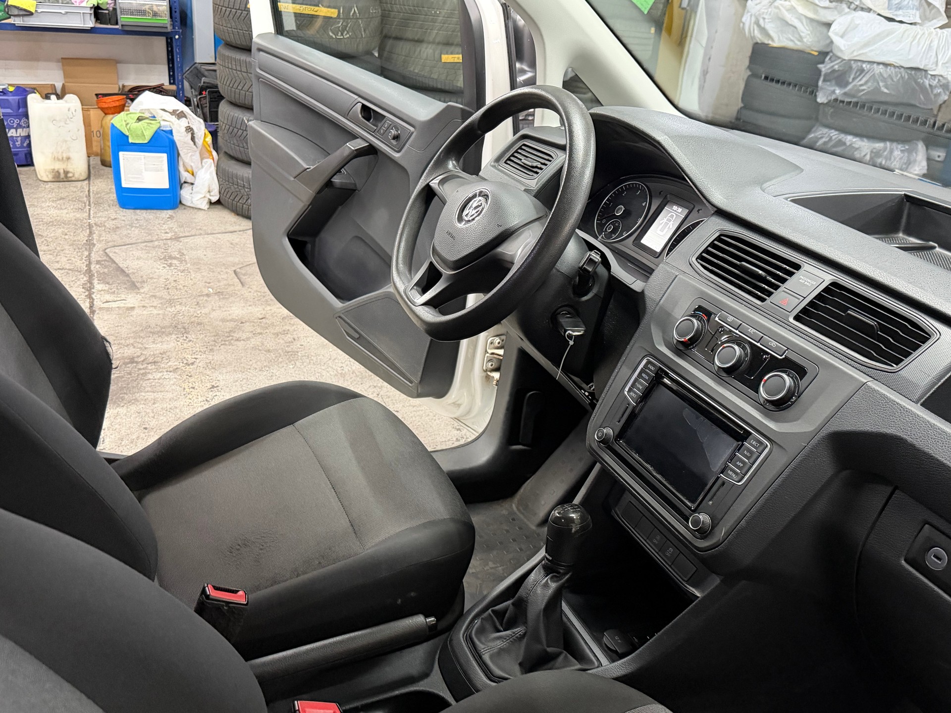 VW Caddy Maxi 2.0TDI BlueMotion Technology-image-7