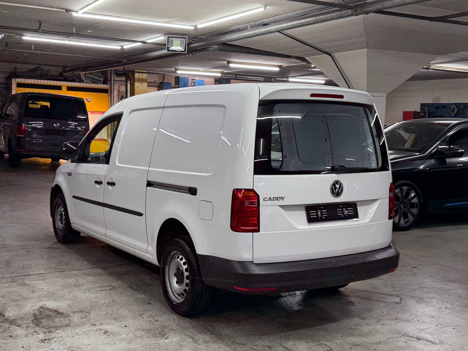 VW Caddy Maxi 2.0TDI BlueMotion Technology-image-6