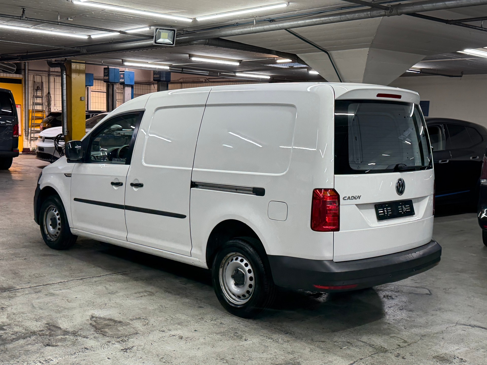 VW Caddy Maxi 2.0TDI BlueMotion Technology-image-5