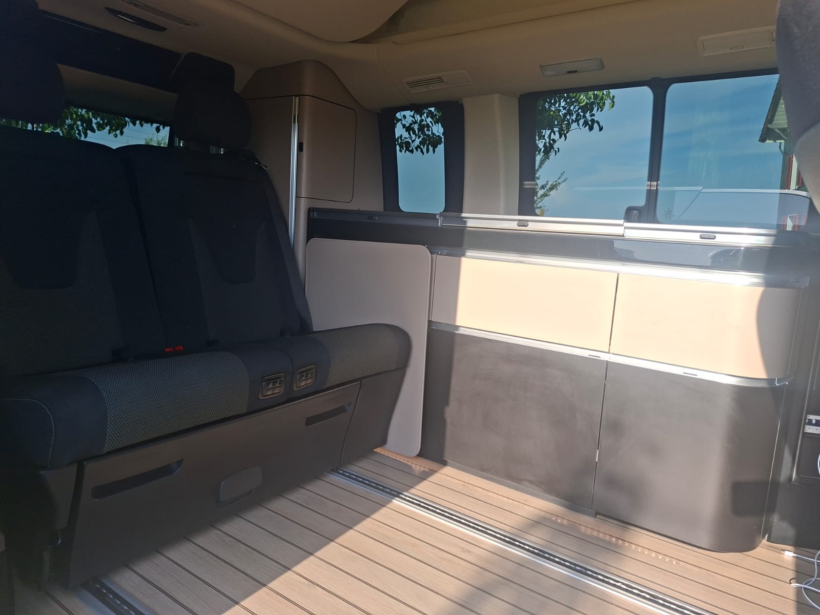 MERCEDES-BENZ 250 d-image-13