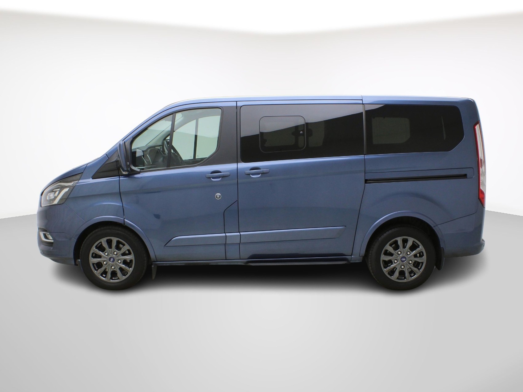 FORD Tourneo Custom Bus 310 L1 2.0 TDCi Titanium-image-2