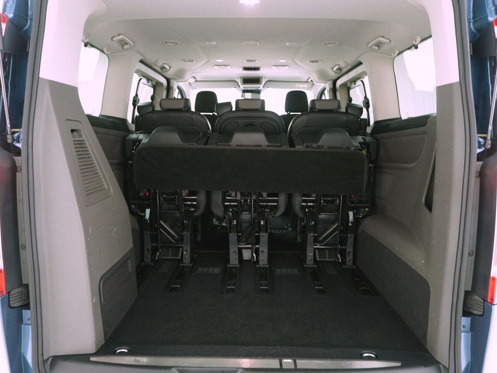FORD Tourneo Custom Bus 310 L1 2.0 TDCi Titanium-image-13