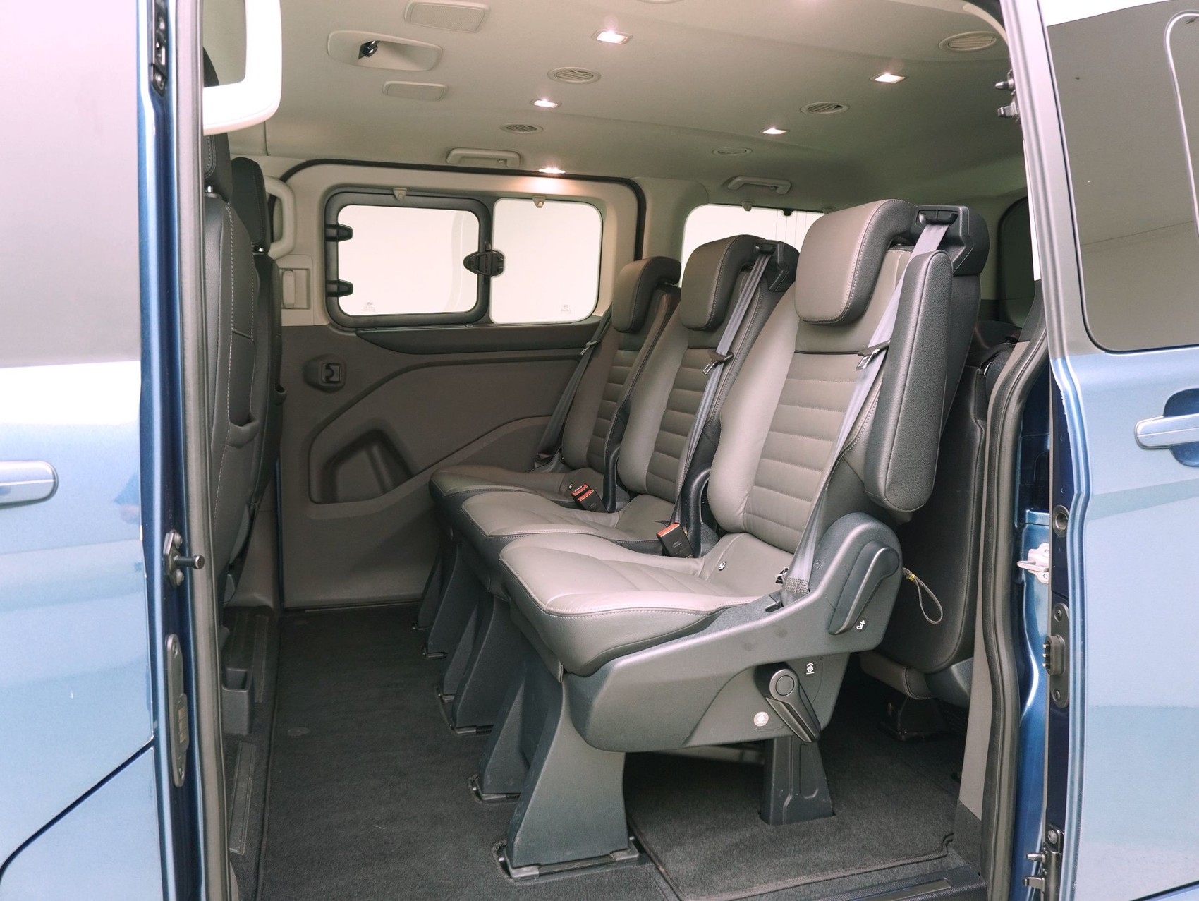 FORD Tourneo Custom Bus 310 L1 2.0 TDCi Titanium-image-11