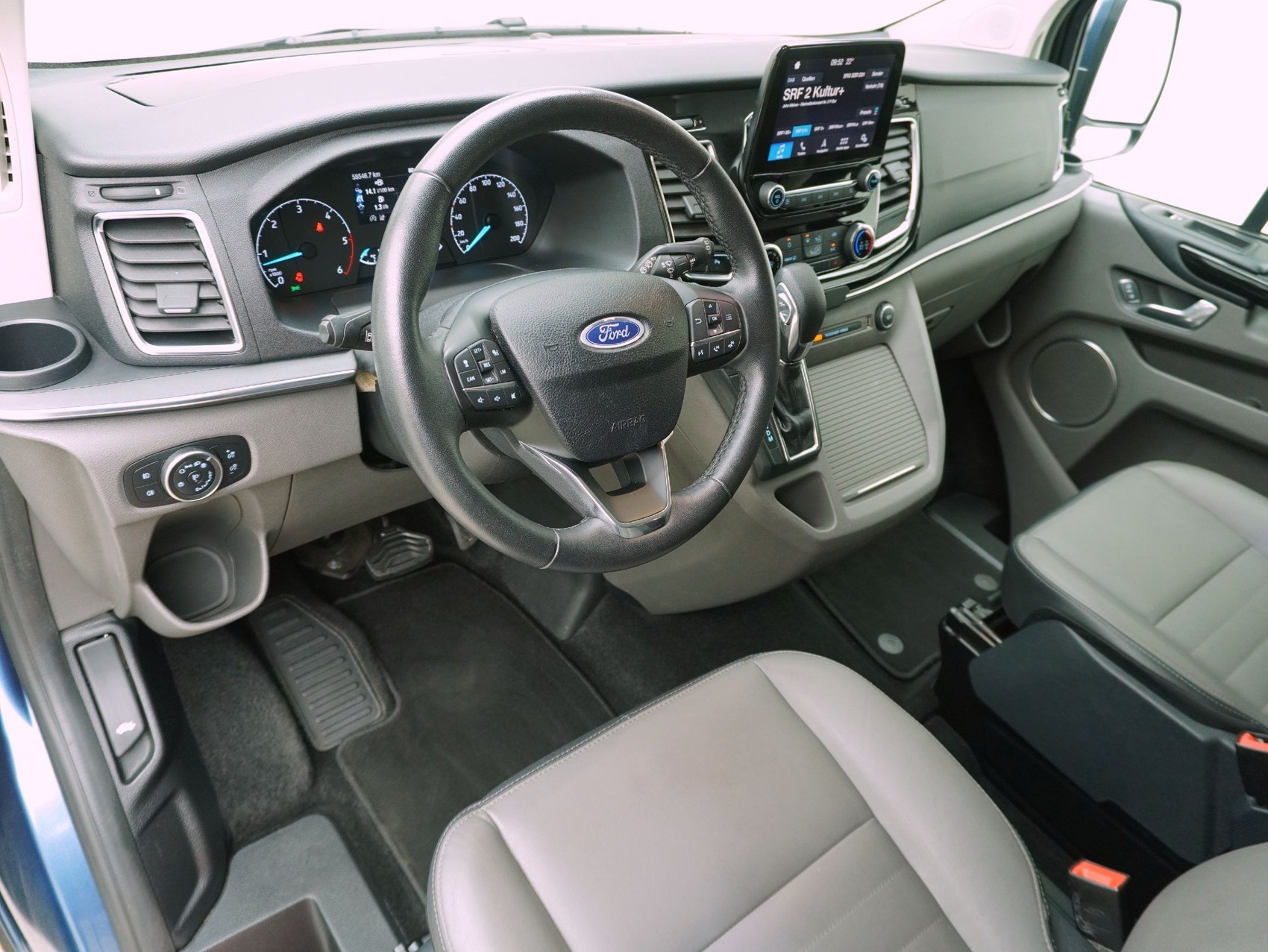 FORD Tourneo Custom Bus 310 L1 2.0 TDCi Titanium-image-9