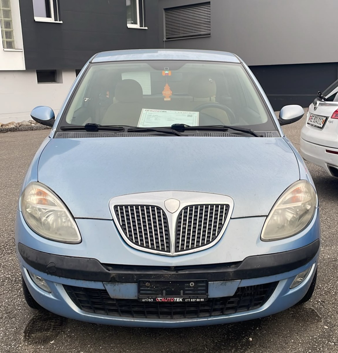 Car photo