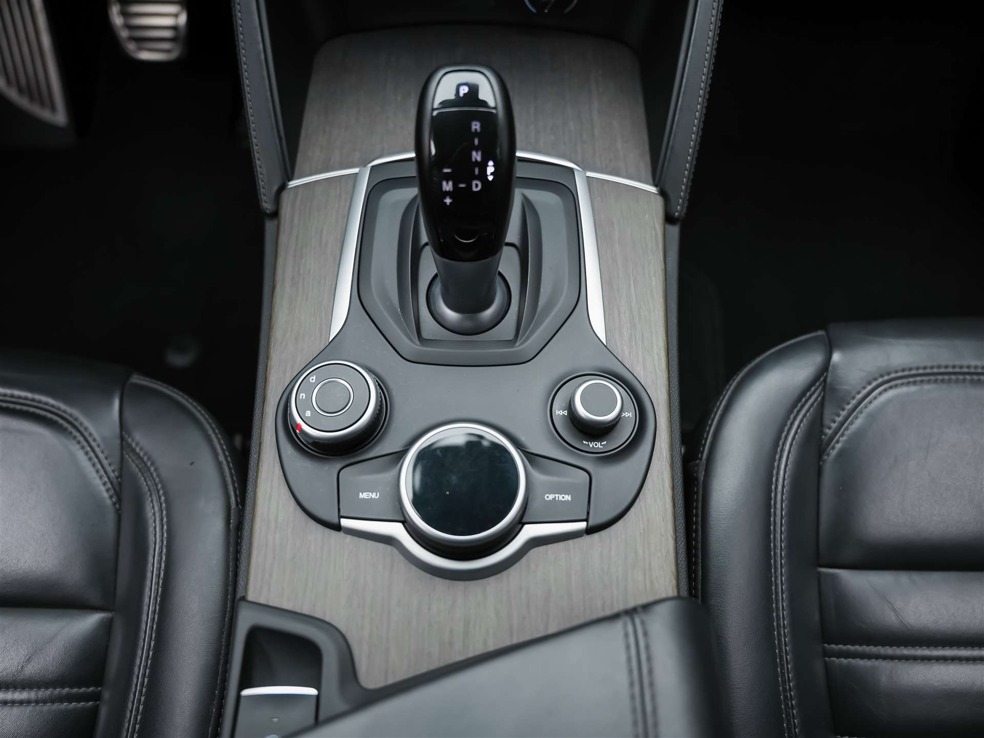ALFA ROMEO Stelvio 2.0 Super Q4 Automatic *CH Fahrzeug*Lenkradheizung*-image-22