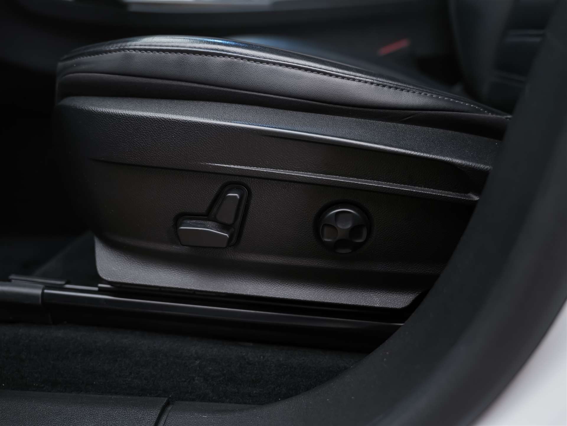 ALFA ROMEO Stelvio 2.0 Super Q4 Automatic *CH Fahrzeug*Lenkradheizung*-image-27