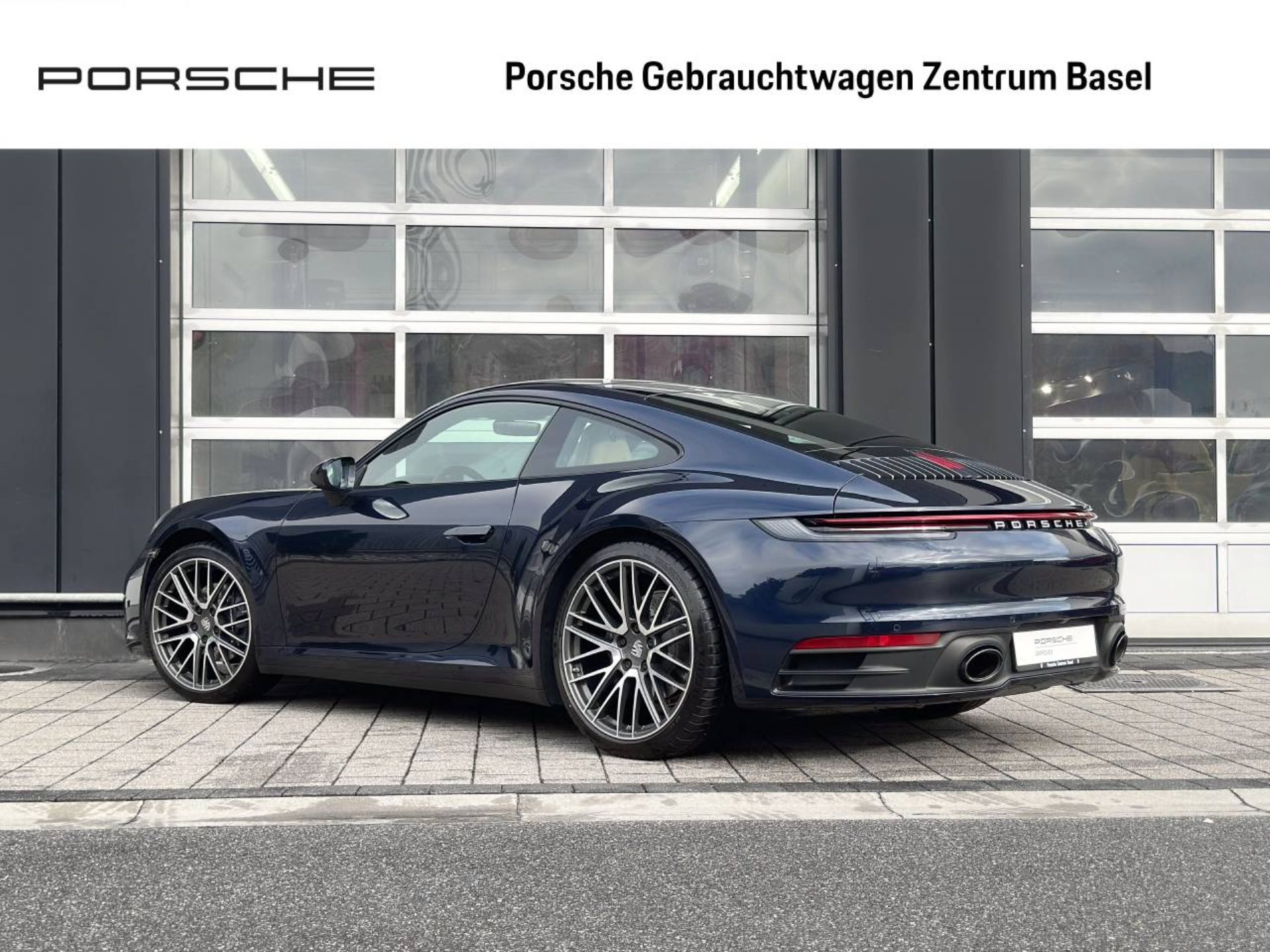 PORSCHE 911 Carrera 4-showroom-element-2