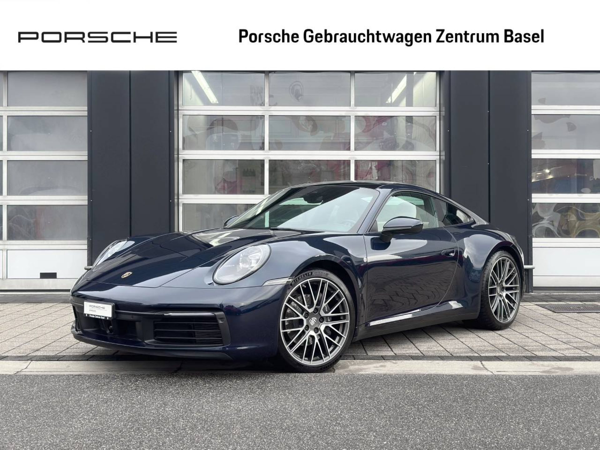 PORSCHE 911 Carrera 4