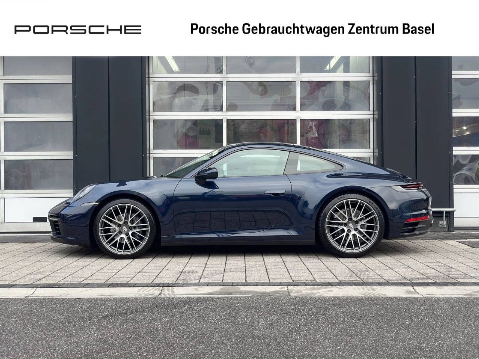 PORSCHE 911 Carrera 4-showroom-element-1