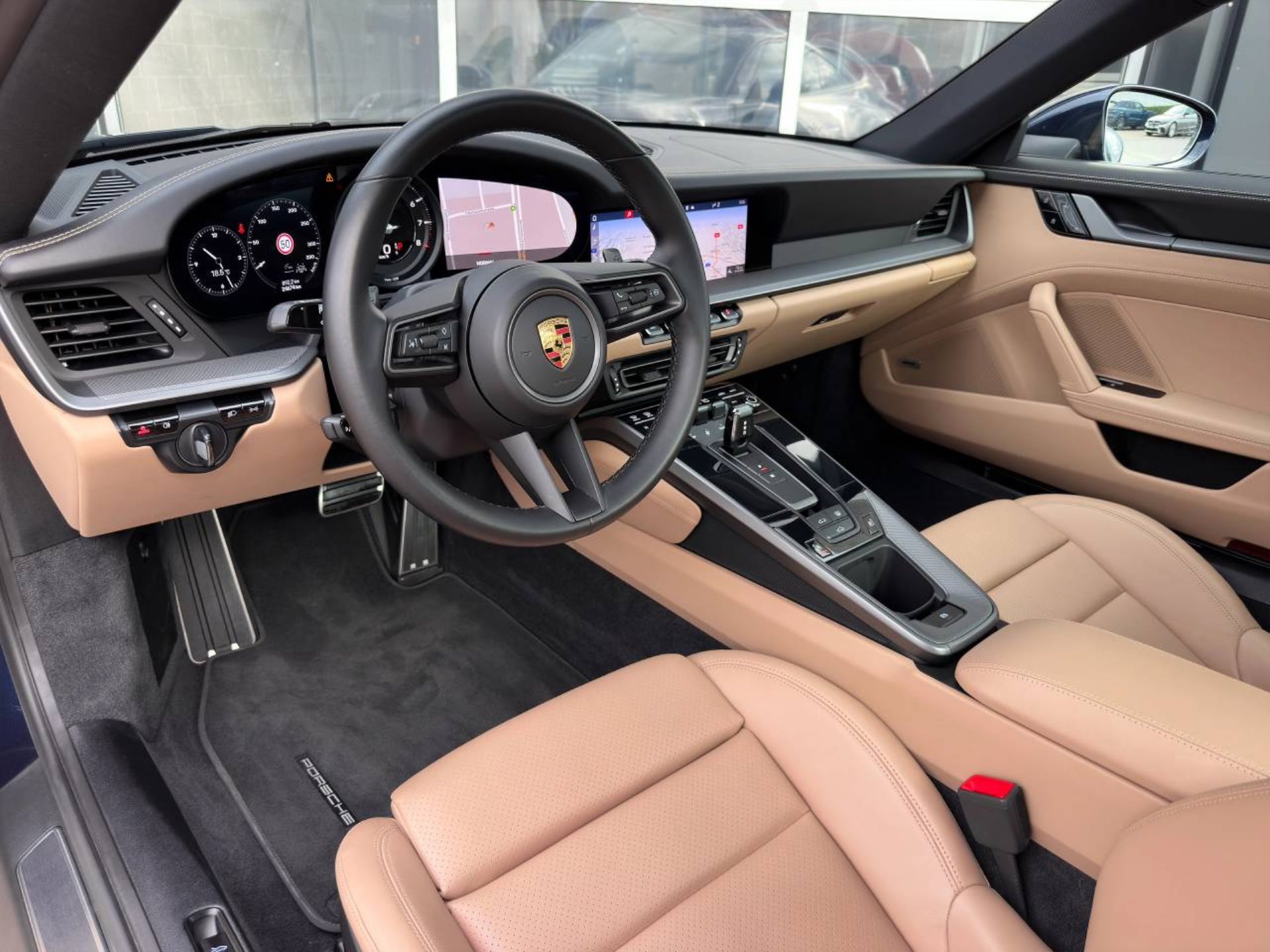 PORSCHE 911 Carrera 4-showroom-element-3