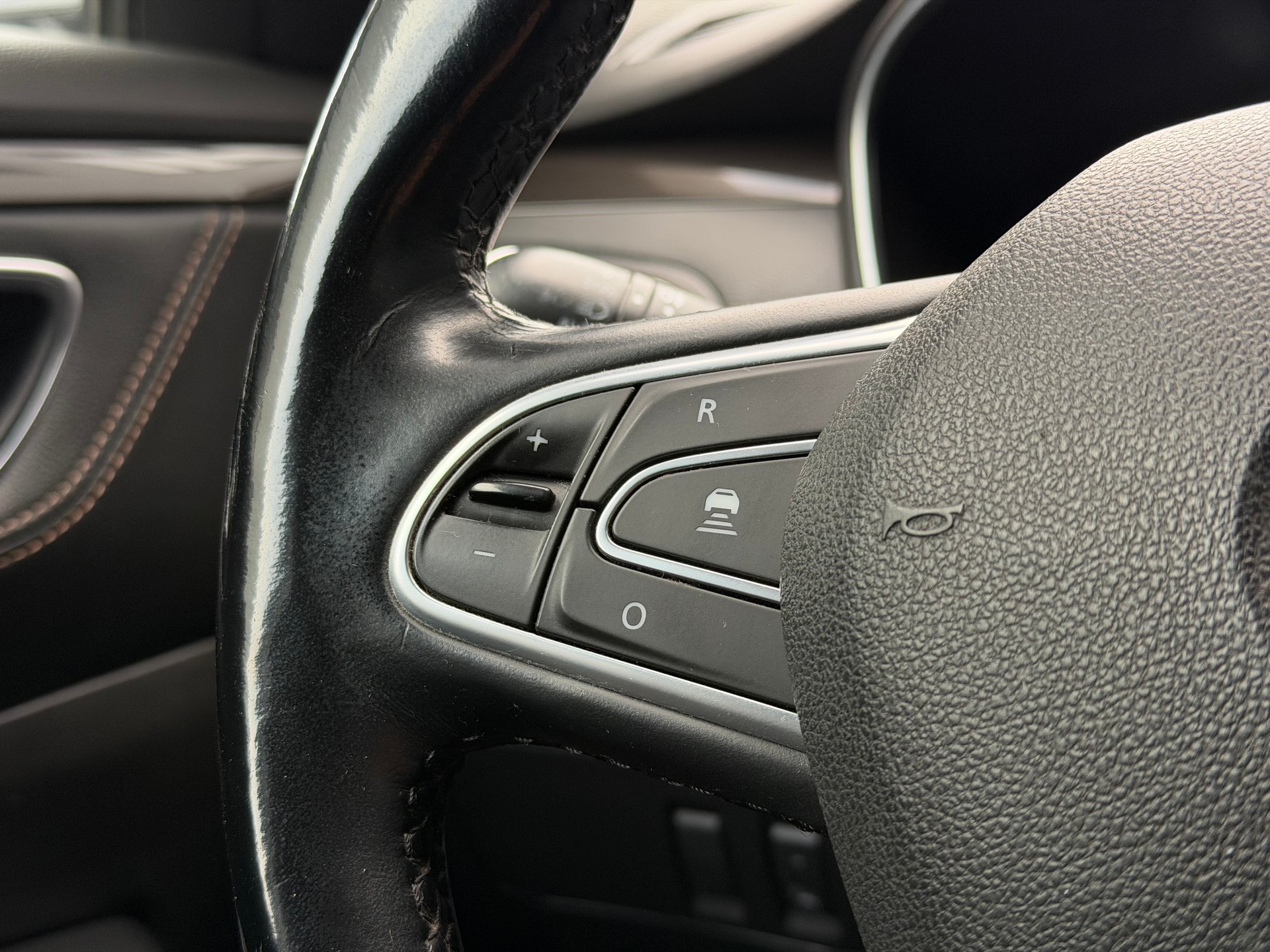 RENAULT Talisman Grandtour 1.6 TCe Intens EDC **Frisch ab MFK mit TOP Ausstattung**-image-11