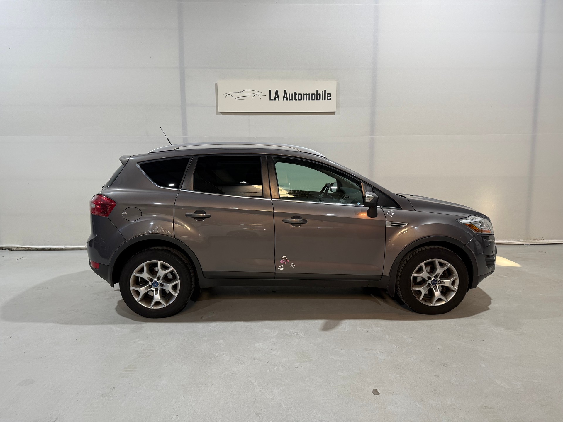 FORD Kuga 2.0 TDCi Individual 4WD PowerShift-image-6