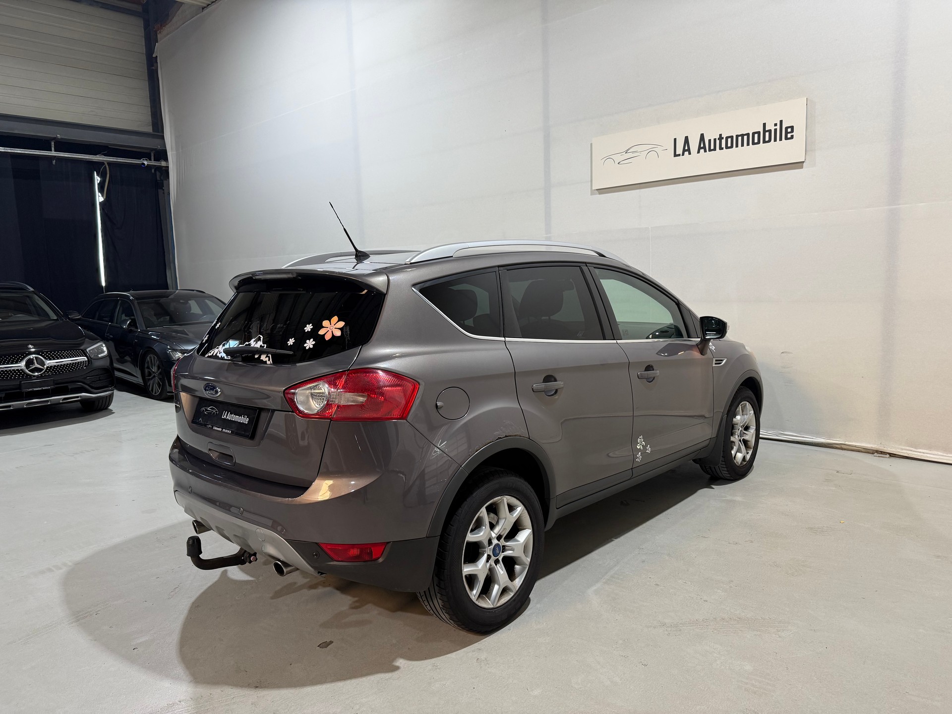 FORD Kuga 2.0 TDCi Individual 4WD PowerShift-image-8