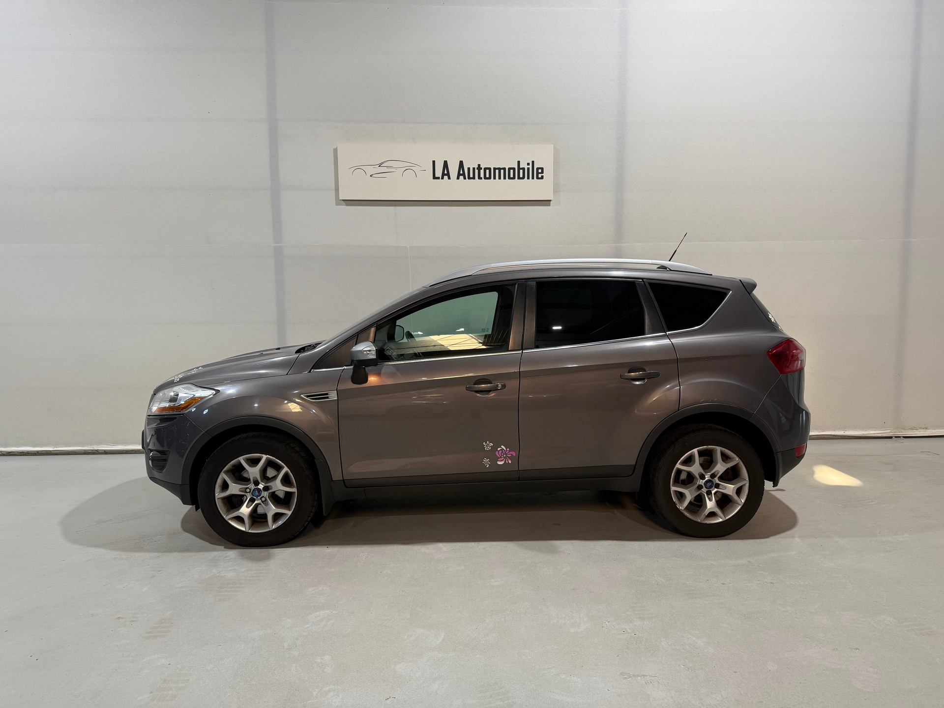FORD Kuga 2.0 TDCi Individual 4WD PowerShift-image-2